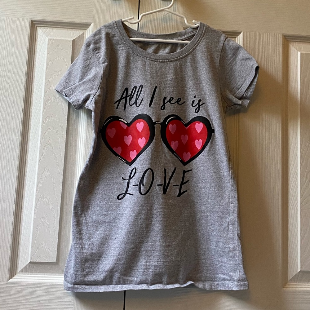 Grey “All I see is love” tee